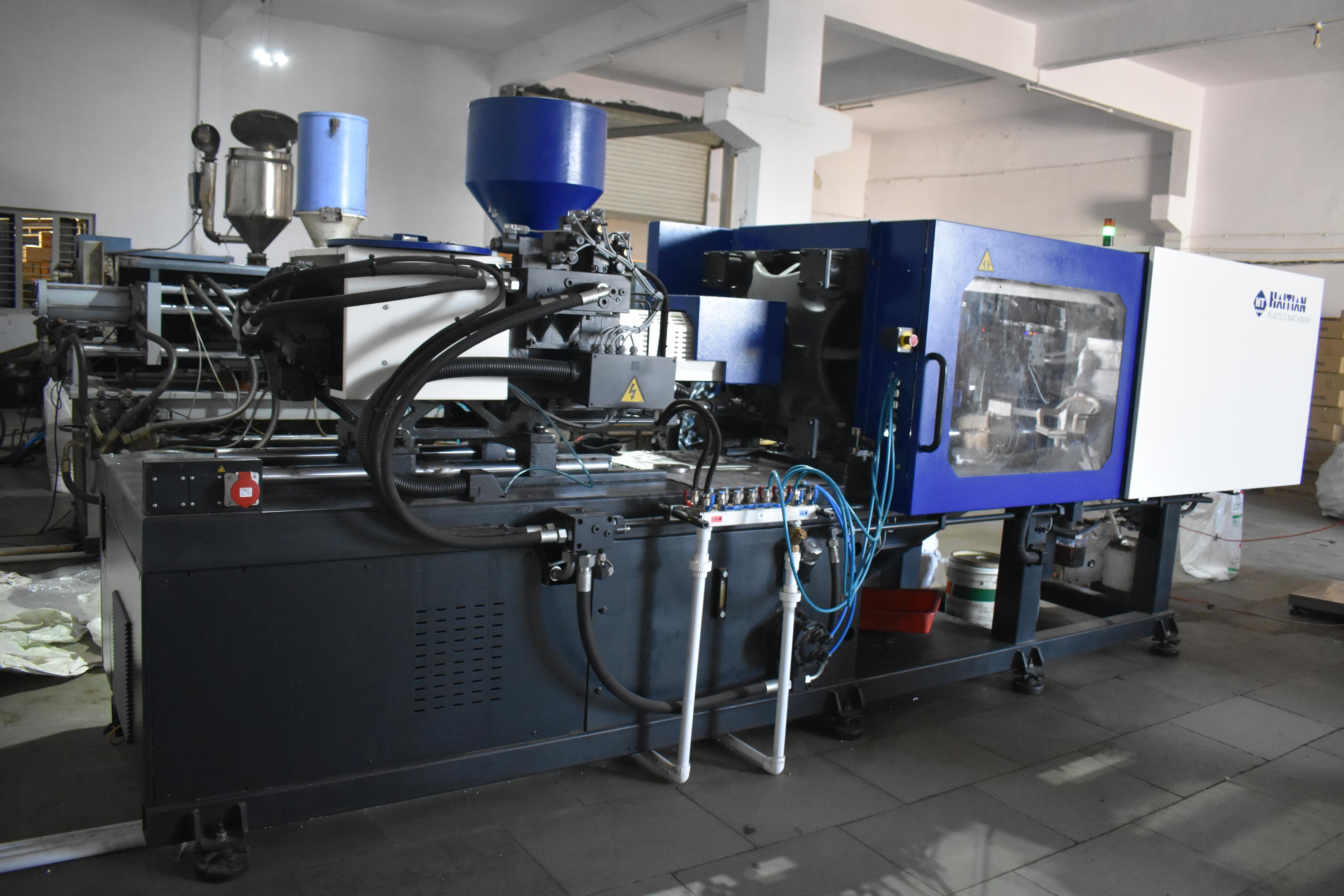 Injection molding machines setup